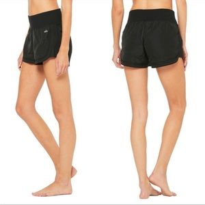 ALO Yoga MEDITATE Shorts, Black size Small